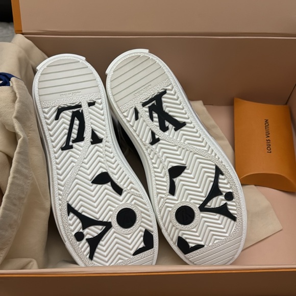 LOUIS VUITTON CHARLIE SNEAKERS - Picture 2 of 5